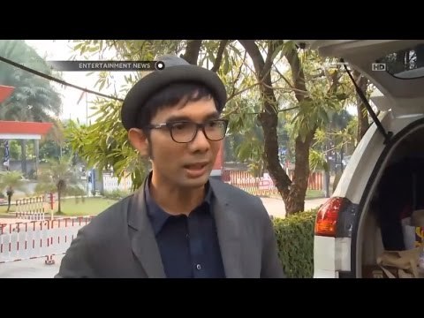 Indra Herlambang sedang menyelesaikan buku keduanya