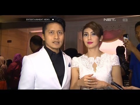 Arie Untung bersama sang istri sering menjadi MC Pernikahan