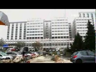 Entertainment News - Keluarga Mantan pembalap F1 berkunjung ke RS