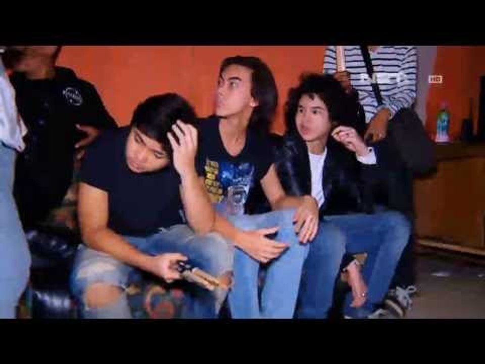 Entertainment News-Aksi Panggung Band yang di Gawangi AQJ