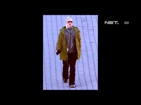 Entertainment News - Penyanyi asal amerika menemani sang anak bermain ski