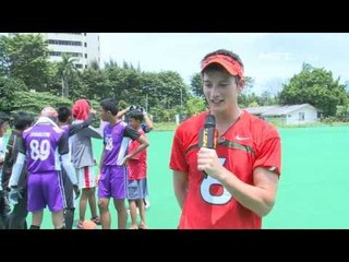 Entertainment News - Mike Lewis Berlatih Flags Football