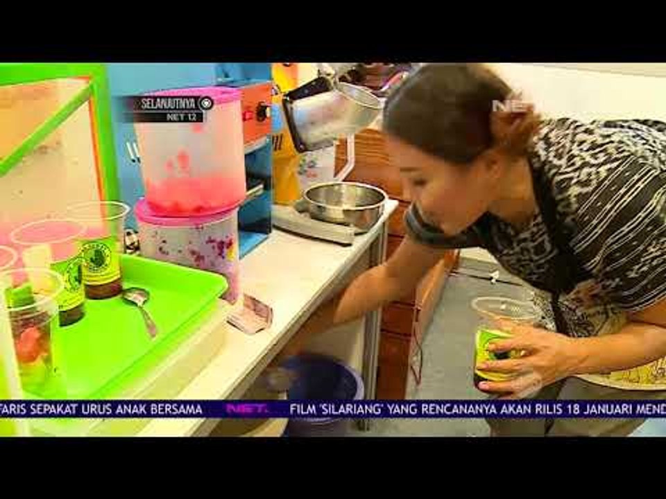 Chef Aiko Membuat Es Dawet Saat Bazar Kuliner