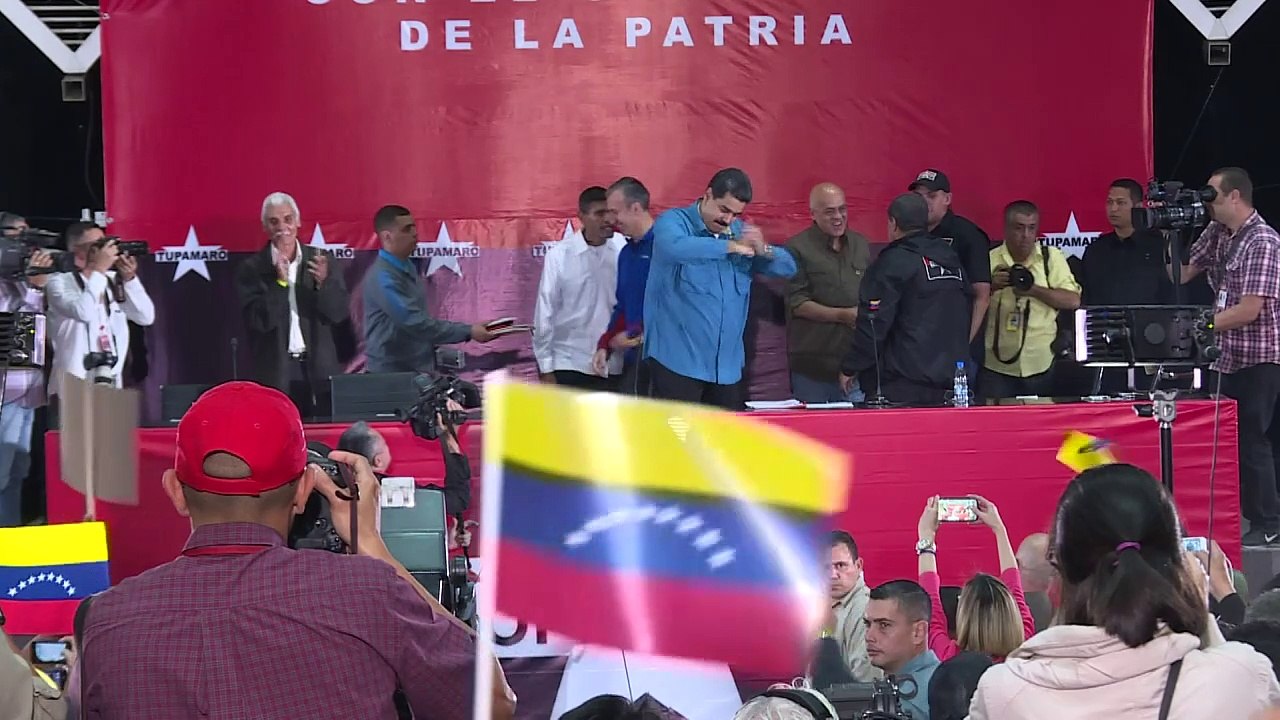 Maduro pide fijar fecha de presidenciales a más tardar el lunes