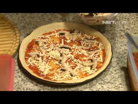 Entertainment News - Asti Ananta memasak hidangan untuk keluarga