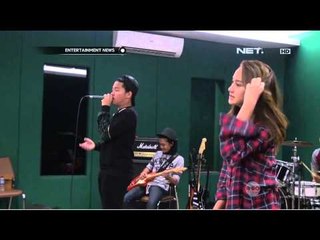 Kegiatan latihan band keluarga Aldy CJR