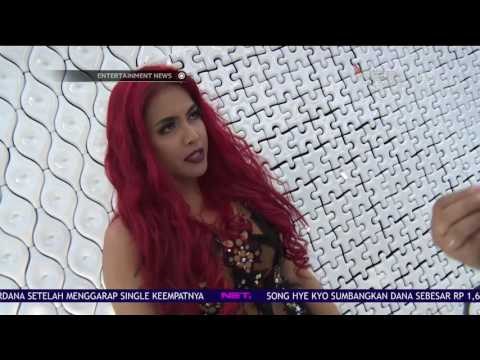 Denada dan Kartika Putri Nikmati Tahun Baru dengan Bekerja