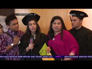 Solois Kamasean Jalani Prosesi Wisuda Usai Lulus Dari Jurusan Audio Engineering