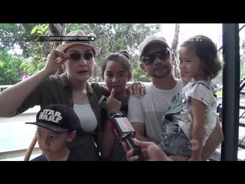 Mona Ratuliu & Indra Brasco Ajak Anak-anak Bermain Kuda Poni