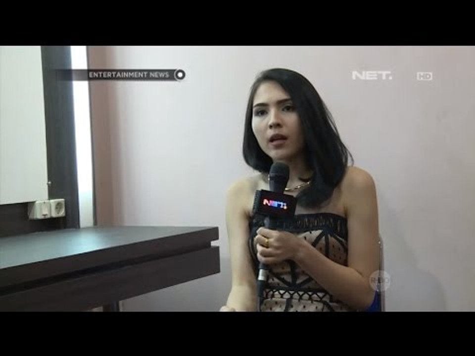 Debut Olivia Jensen sebagai Designer