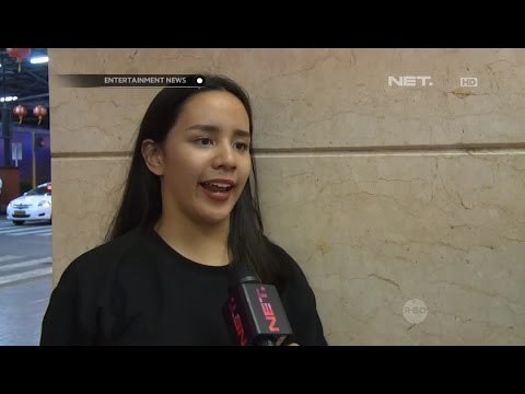 Angel Pieters rekaman sambil liburan di London