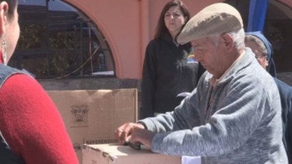 Personas de edad avanzada y con discapacidad ejercen su voto desde su domicilio