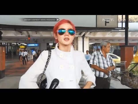 Mulan Jameela menemani show anaknya di sekolah