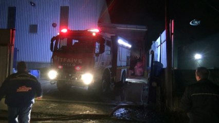 Geri dönüşüm fabrikası alev alev yandı