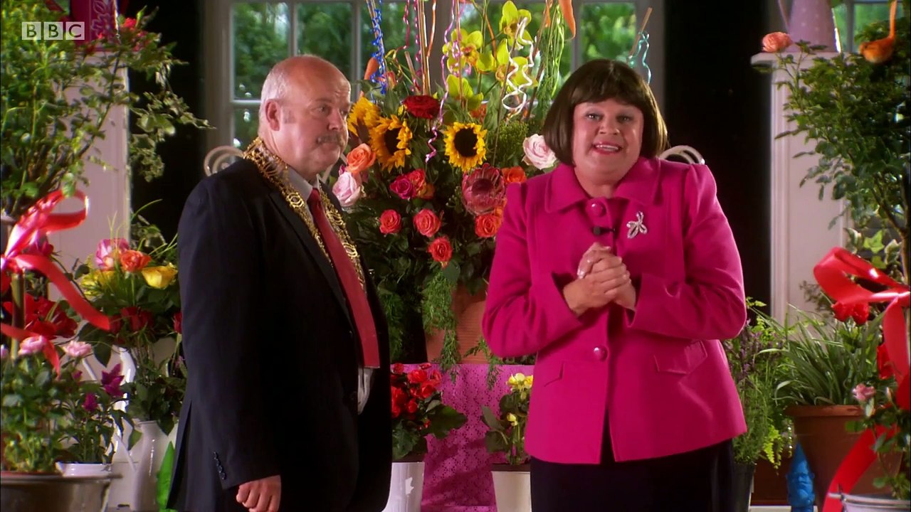 gigglebiz-gail-force-at-the-little-bottom-flower-show-part-3-video