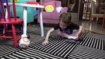 Paulinho e Toquinho Brincam c/ BB-8 Droid de Controle Remoto Star Wars Kylo Ren - Infantil