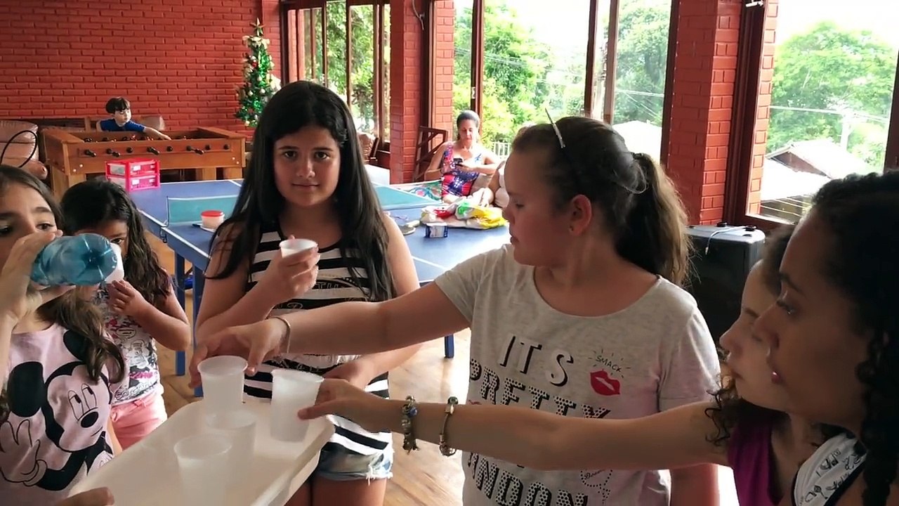 BEBERAM ÁGUA DA PRIVADA ! TROLLAGEM NA CASA DAS YOUTUBERS MIRINS