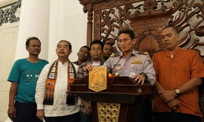Berseragam Dishub, Sandiaga Temui Sopir Angkot Tanah Abang