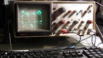 Quake no osciloscópio Hitachi V-42 - Legendas PT-BR [HD]