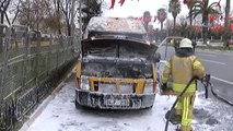 Vatan Caddesi'nde Yanan PTT Aracı Trafiği Durdurdu