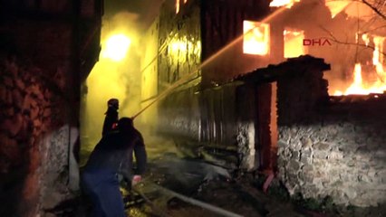 Safranbolu’da tarihi 2 ev kül oldu