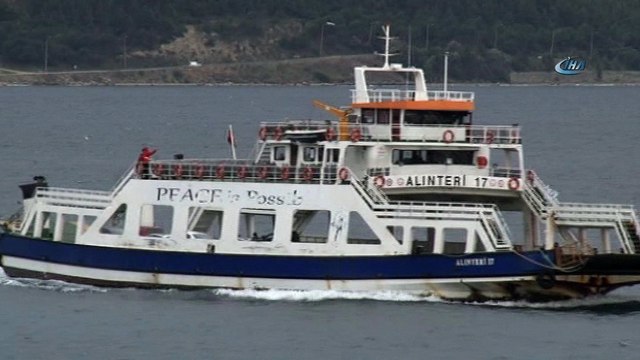 Gökçeada'da feribot seferlerine fırtına engeli