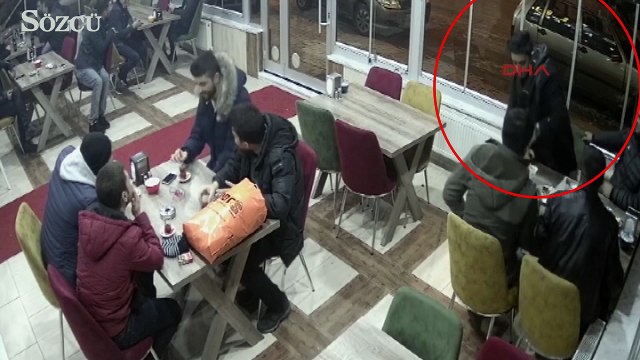 Polis kokoreççide ‘iş yeri sahibine silah çekti’ iddiası