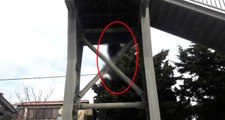 İstanbul'da Köprü Demirlerinde, Boynundan Asılmış Ceset Bulundu