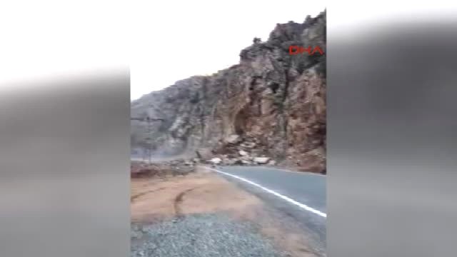 Artvin-Ardahan Karayolu Heyelan Nedeniyle Ulaşıma Kapandı