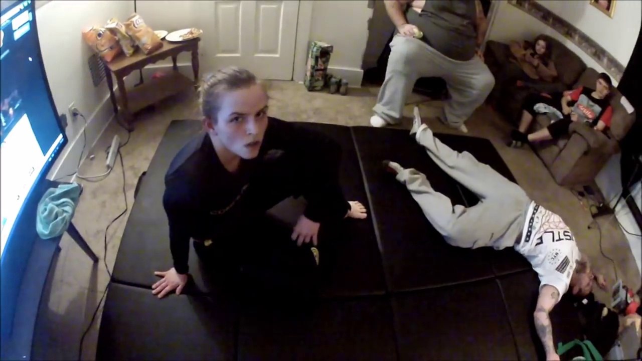 Jiu Jitsu Girl Chokəs Out Guys at UFC 196 house Party!