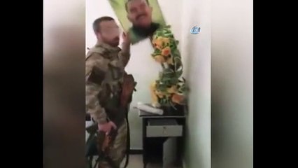 Kahraman Mehmetçik  "Girilmez" denen yerde terörisbaşının posterini böyle indirdi