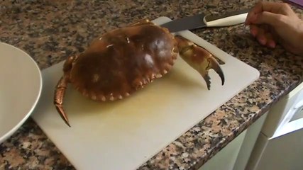 Как разобрать краба и что в нем едят.