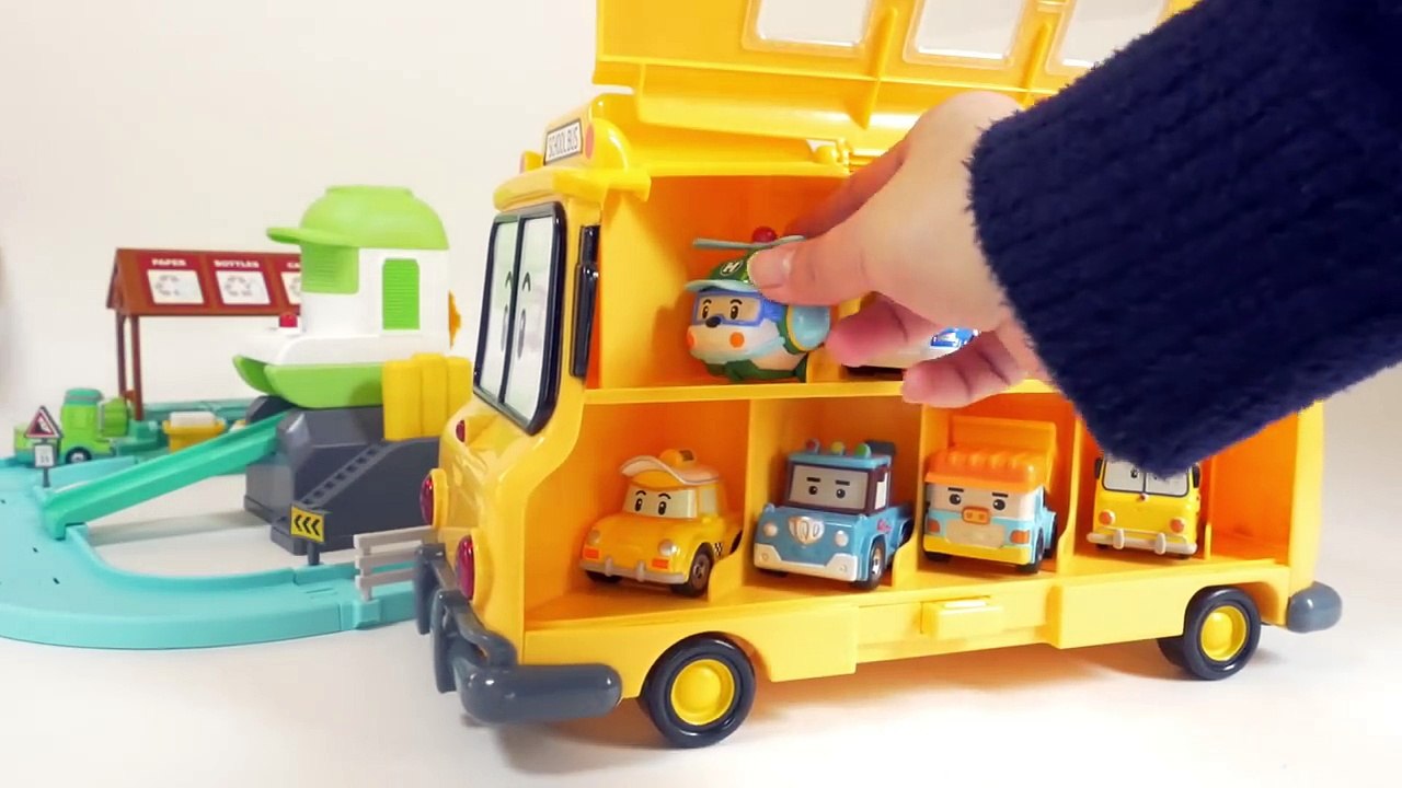 Robocar Polly Crinye and recycle center toy video for children