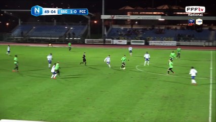 But de DIA. SEA récupère un ballon dans les pieds des défenseurs, centre pour DIA qui ajuste une frappe croisée. 2-0 pour l'Entente.