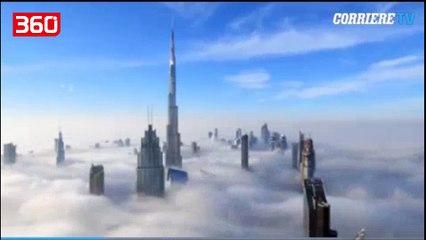 Dubai, qiejgërvishtëset që shfaqet nga retë, video spektakolare e xhiruar nga fotografi (360video)