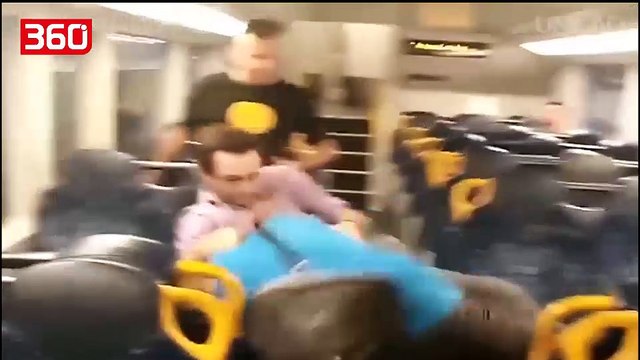Plas sherri keq në autobuz mes 2 personaven në fund ata... (360video)