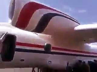 طيارة متجهة من السودان إلي جدة  عطلت نزلوا الركاب يذوقوها