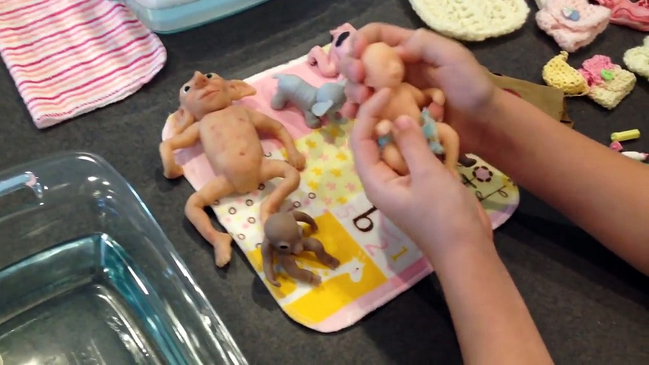 The Kids Give Their Mini Silicone Babies A Bath!