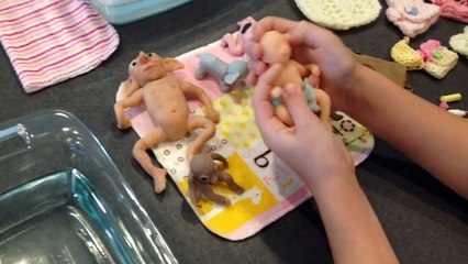 The Kids Give Their Mini Silicone Babies A Bath!