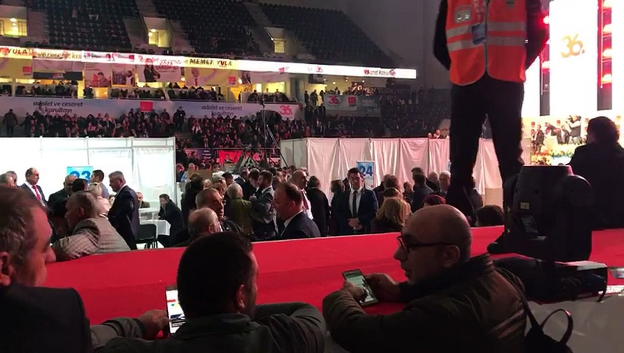 CHP delegelerini çitle çevirdiler!