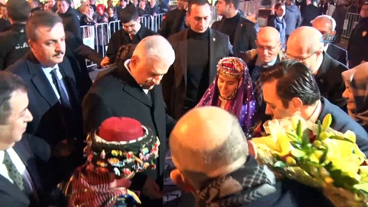 Başbakan Yıldırım, 15 Temmuz Şehitler Anıtı'nı ziyaret etti