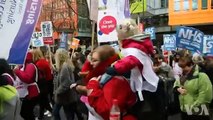 İngiltere’de Halk ve Binlerce Sağlık Çalışanı Sokaklara Döküldü