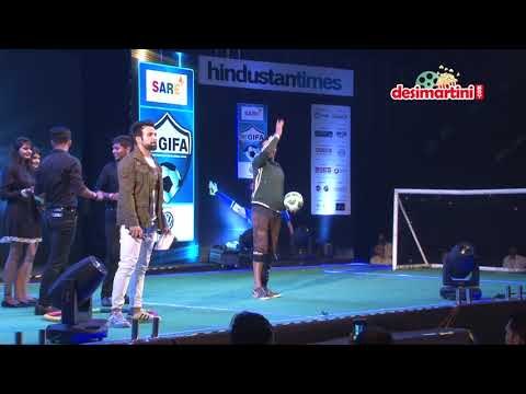 HT Gifa || Akshay Kumar Kicking Ball to the Audience