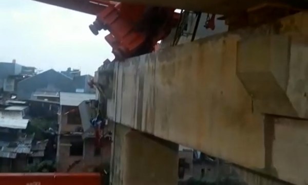 Tiang Penyangga LRT Jalur Matraman Roboh, 2 Pekerja Tewas