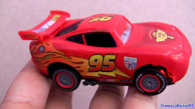 Carrinho Relampago McQueen ALIVE do filme Disney Pixar Carros 2 Dublado em Portugues
