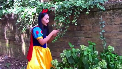 スパイダーマン、エルサ、スパイダーベイビーそしてグロスピッツァー、ジョーカーホットソースいたずら2017実生活の面白いスーパーヒーロー2017