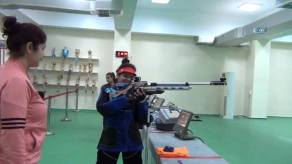 10 Yaşındaki Berfin Havalı Silahla Olimpiyatlara Hazırlanıyor