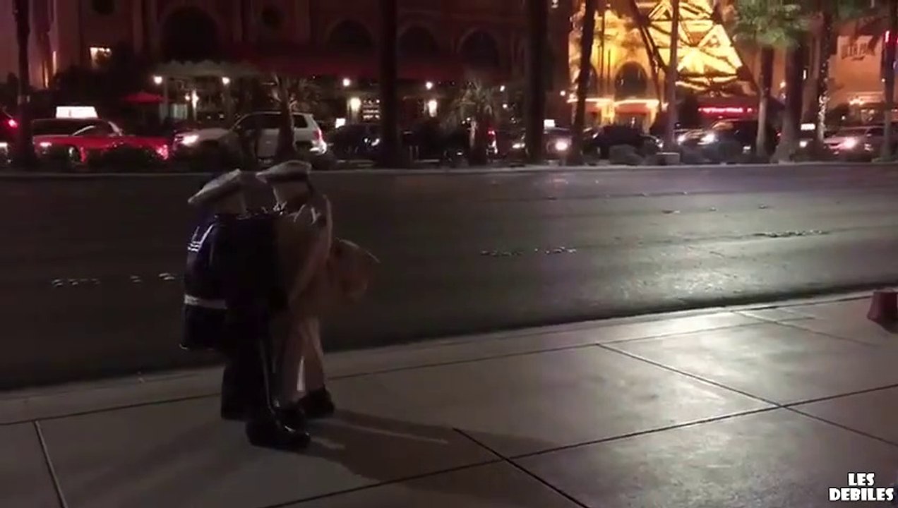 Cet artiste de rue est GENIAL... Un duo à lui tout seul