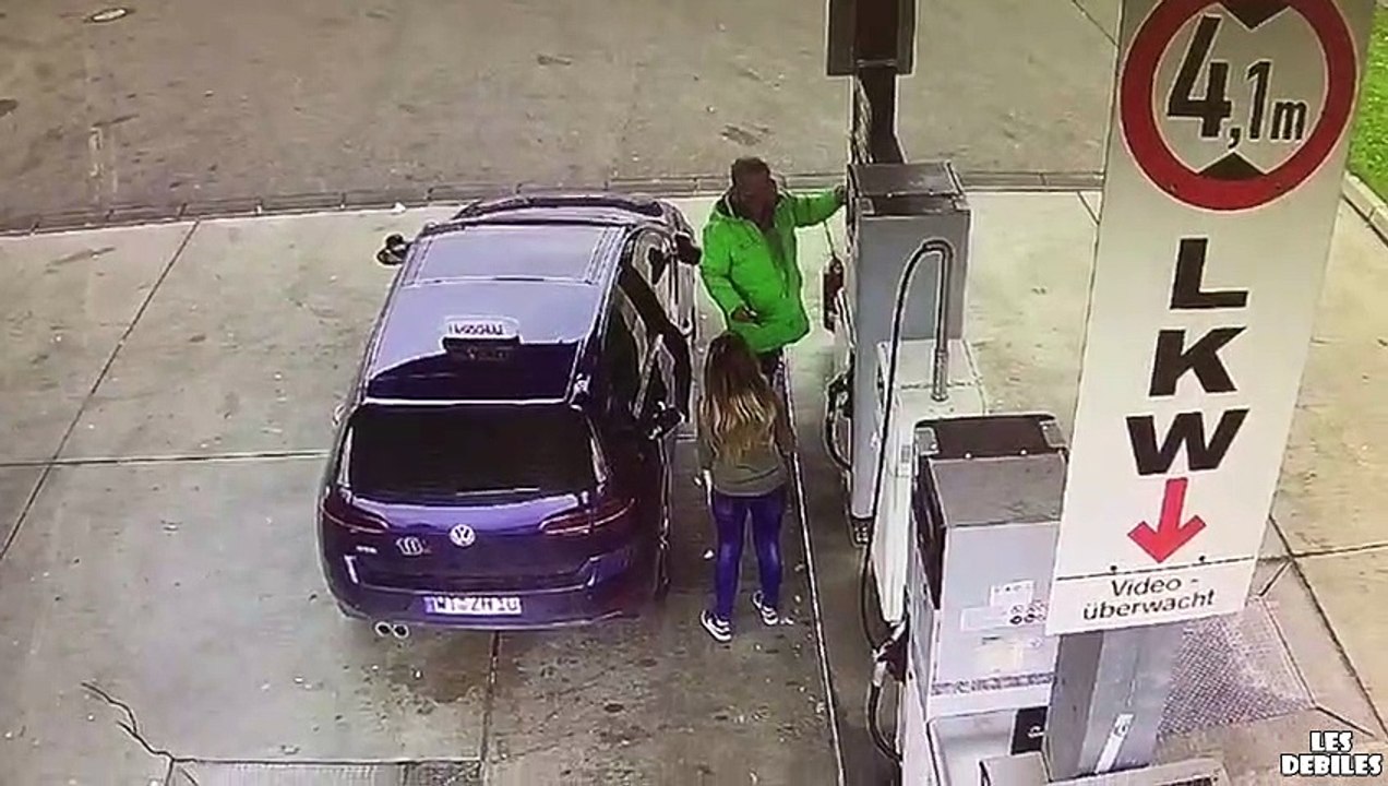 Cette femme qui fait son plein est vraiment débile... Grosse galère