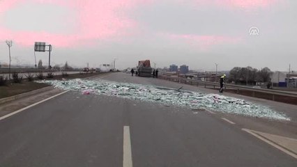 Tonlarca Cam Kara Yoluna Saçıldı